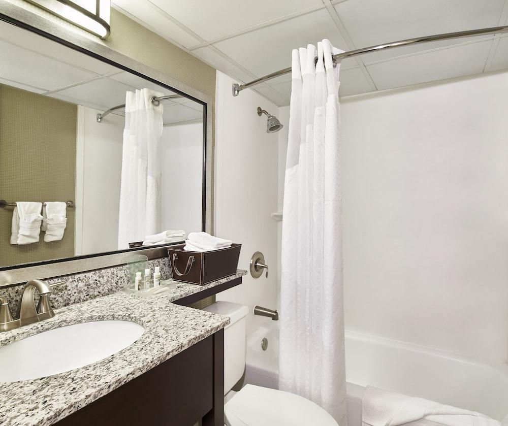 Holiday Inn Alexandria At Carlyle By Ihg Buitenkant foto