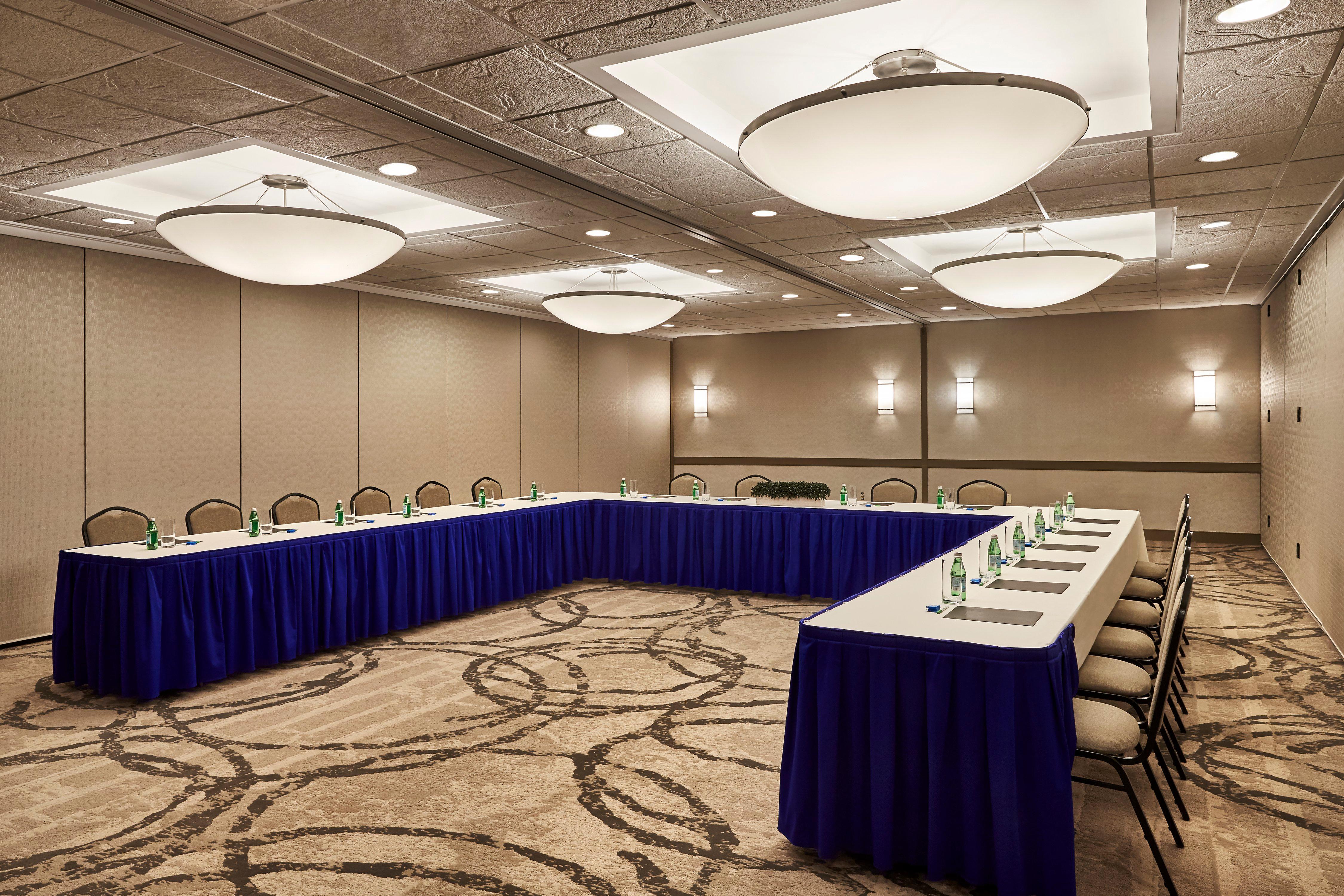 Holiday Inn Alexandria At Carlyle By Ihg Buitenkant foto