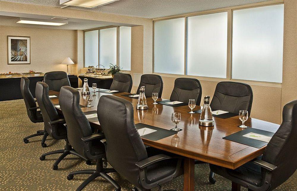 Holiday Inn Alexandria At Carlyle By Ihg Buitenkant foto