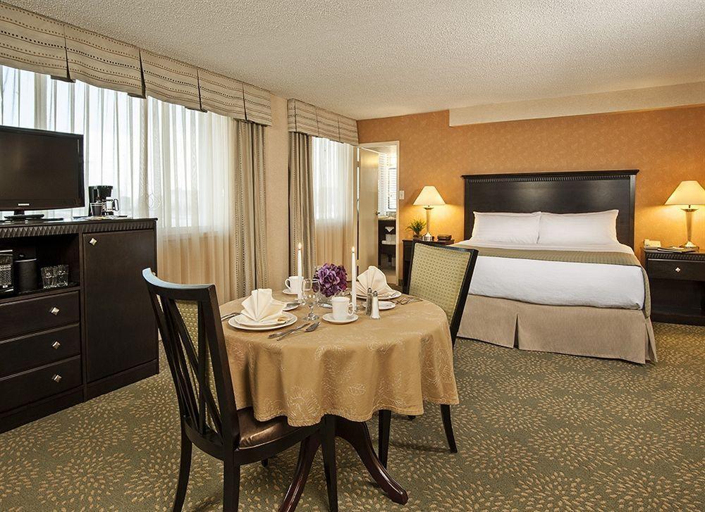 Holiday Inn Alexandria At Carlyle By Ihg Buitenkant foto