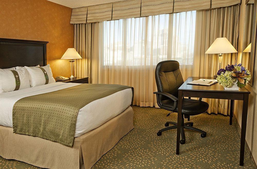 Holiday Inn Alexandria At Carlyle By Ihg Buitenkant foto